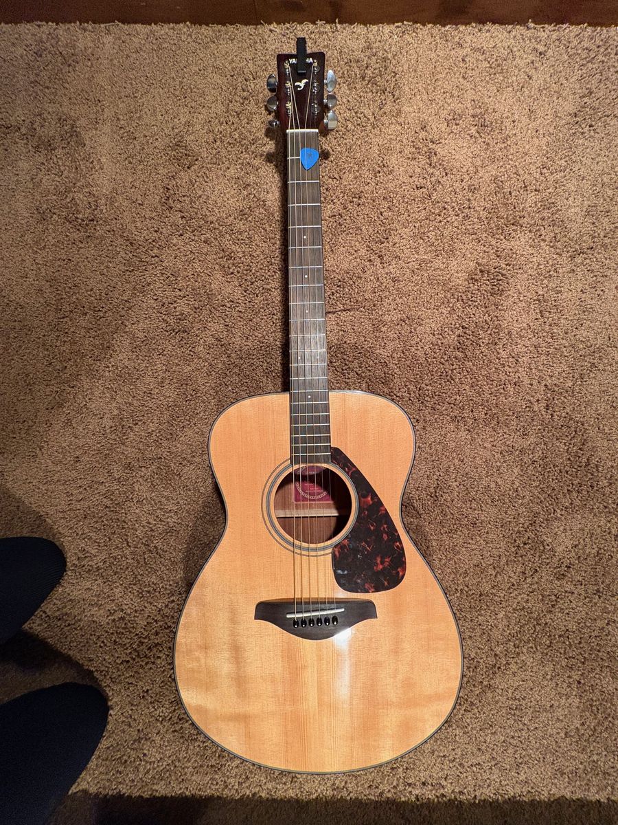 Yamaha FG 700S Acoustic Guitar with case, guitar stand, capo, music stand and book