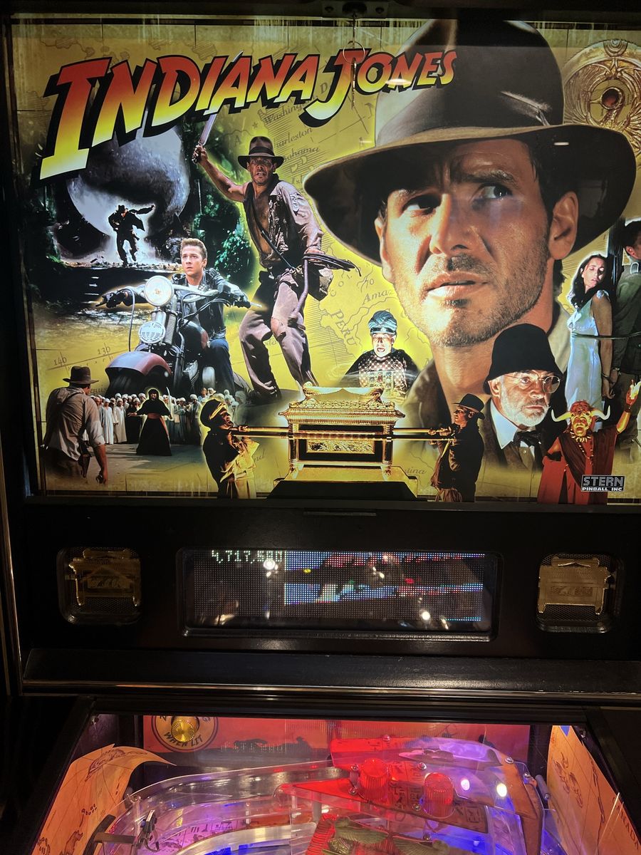 Indiana jones pinball machine