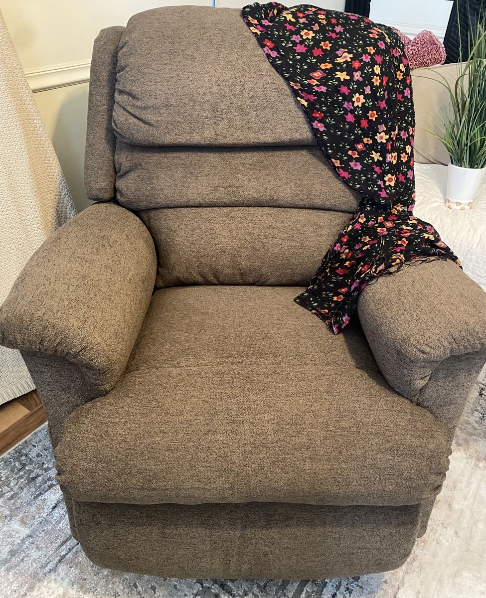 Lazy Boy Luxury Reclining Lift Chair - Astor