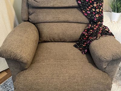 Lazy Boy Luxury Reclining Lift Chair - Astor