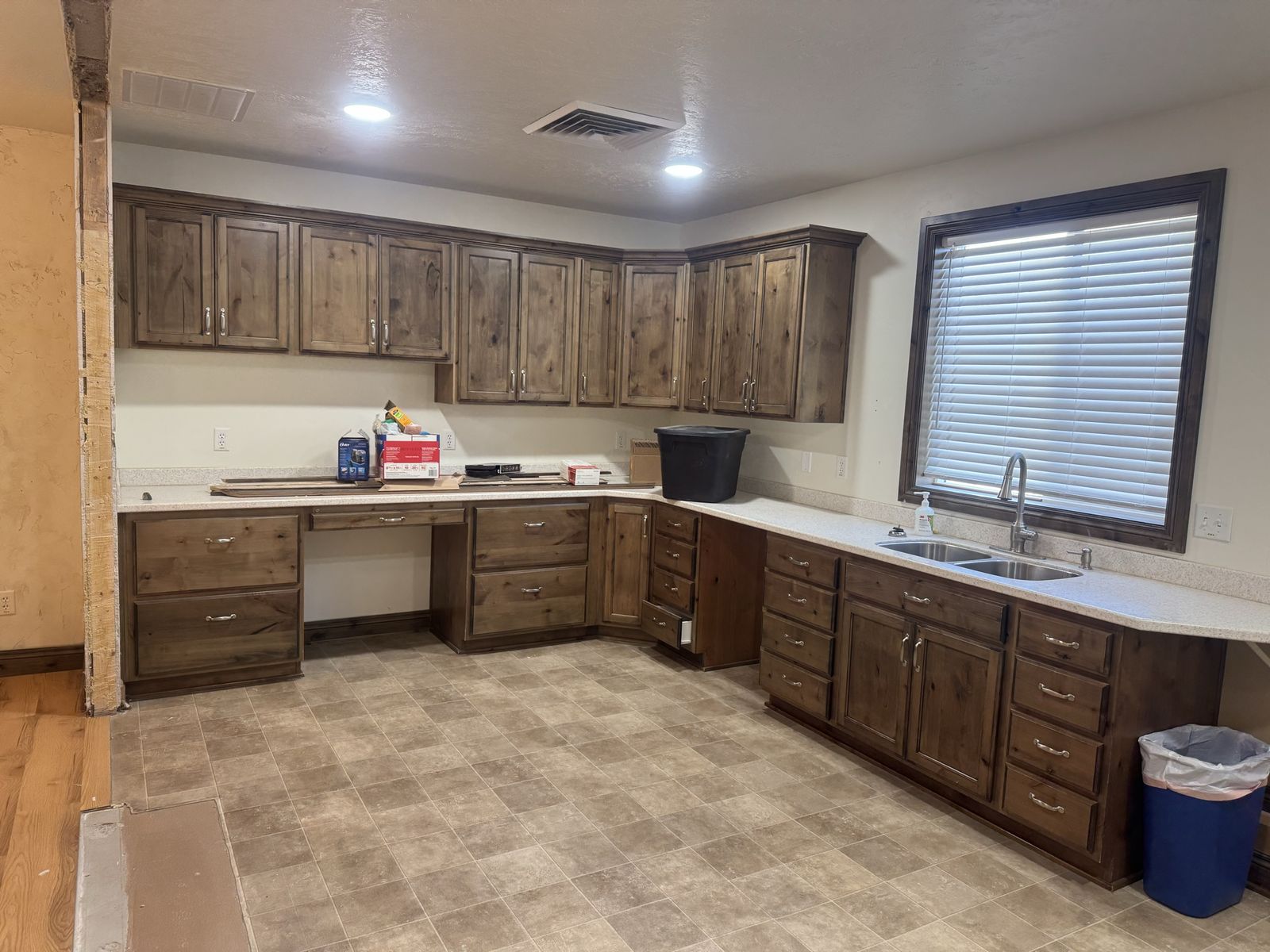 Full Wood Kitchen Cabinet Set with Countertops and Sinks