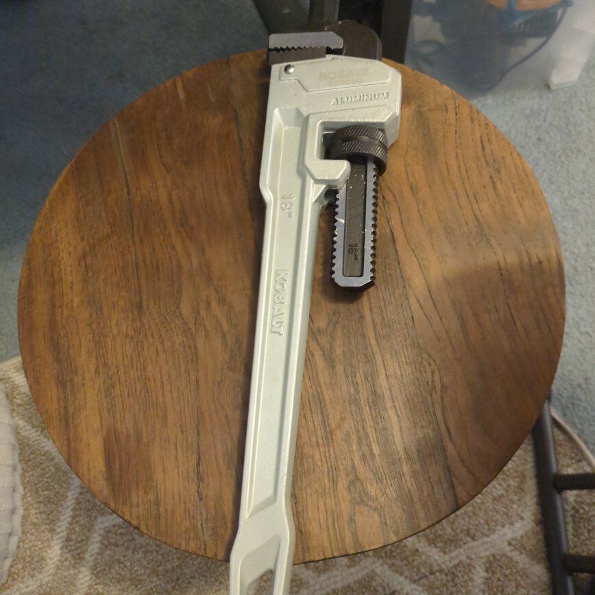 Kobalt 18-inch aluminum pipe wrench.