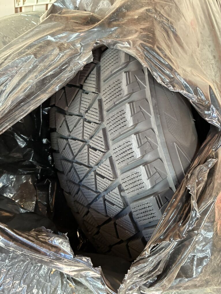 Bridgestone Blizzak DM-V2 in size 265/60R18