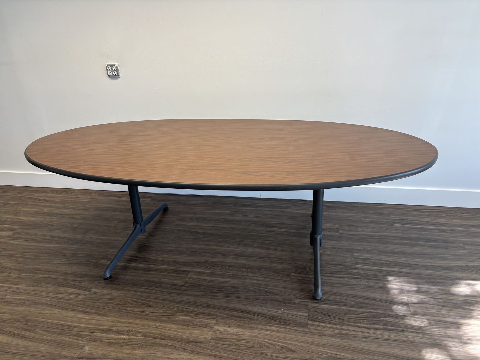 Meeting table