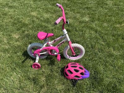 Huffy Seastar Kids Bike with Training Wheels and Schwinn Helmet Pink