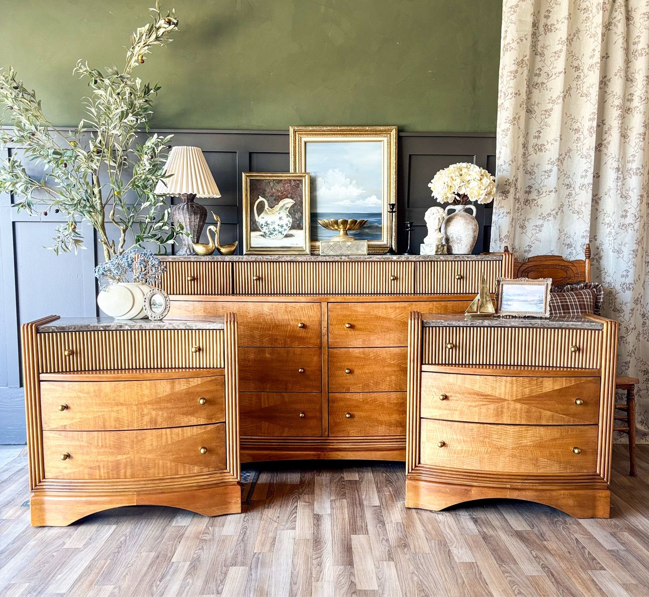 *FREE DELIVERY* Collezione Europa Contemporary/Modern Dresser/Credenza and Nightstands