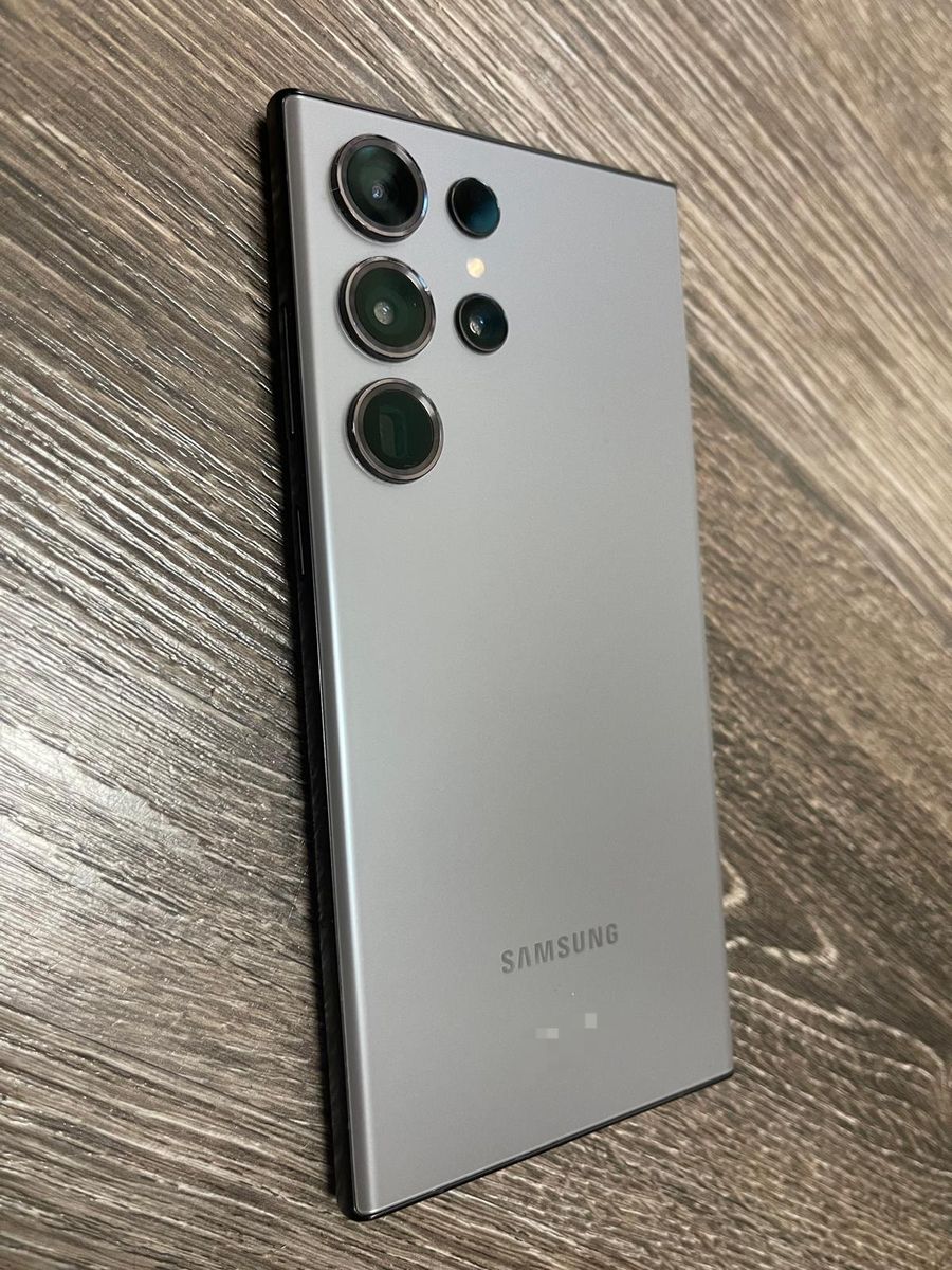 Samsung Galaxy S23 ULTRA 5G - 256GB - Unlocked