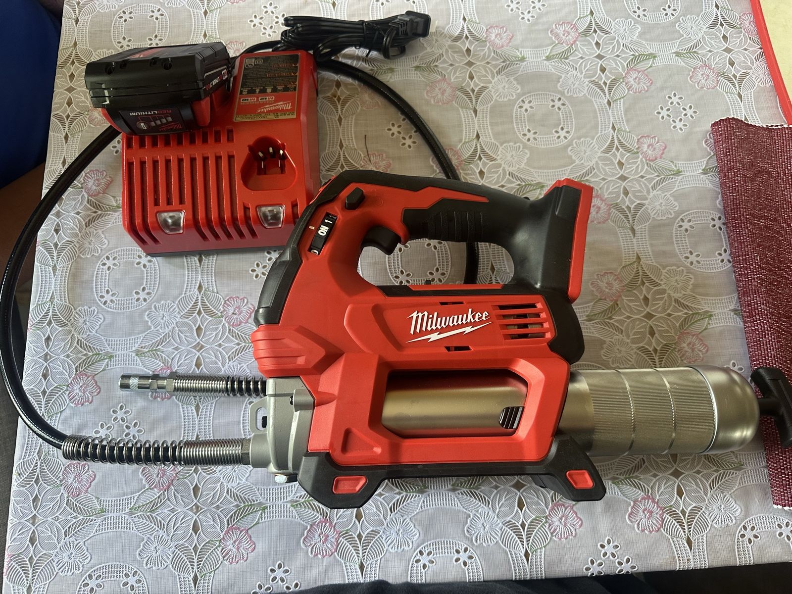 Milwaukee M18 FUEL Cordless Grease Gun Kit with Battery, Charger, and Bag