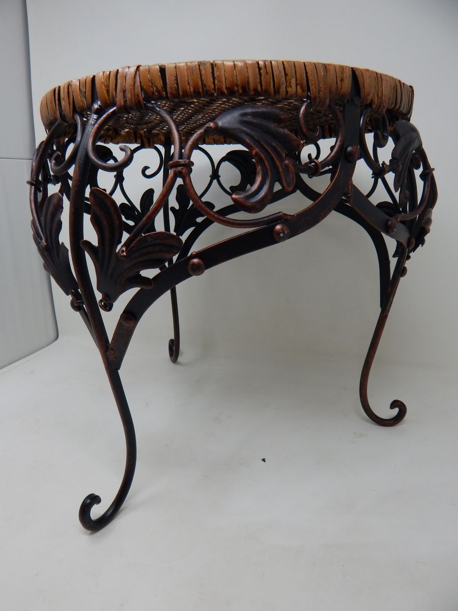 Small serving table Metal and Rottan