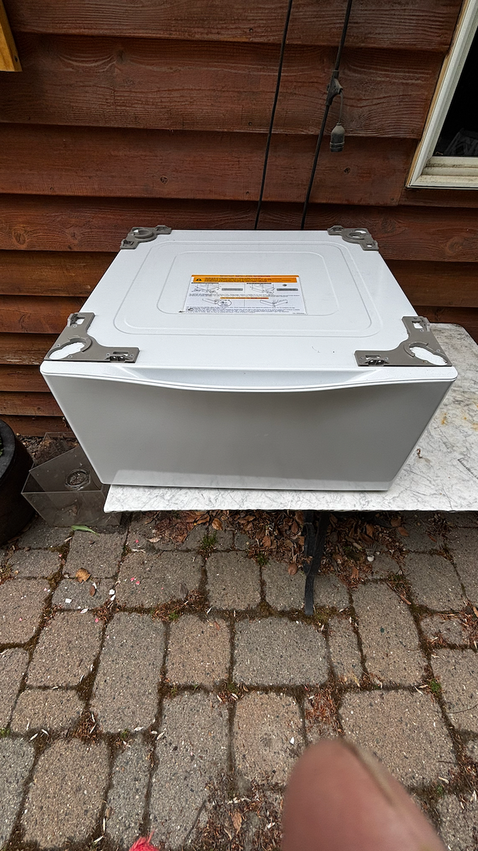 LG Washer/Dryer Pedestals (pair)