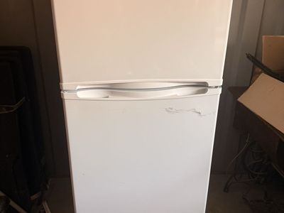 Hotpoint Refrigerator White Top Freezer Model #HPS10LGVRWW
