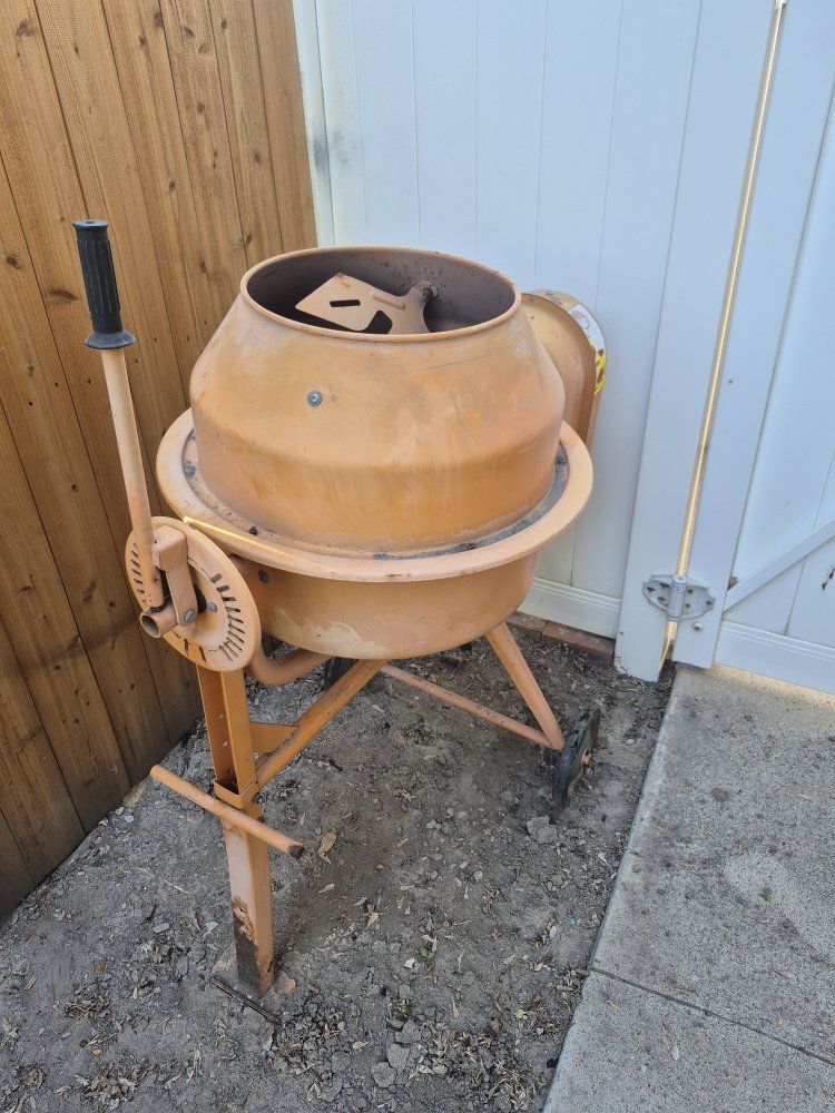 Central Machinery Model 31979 electric cement mixer 3.5 cu ft