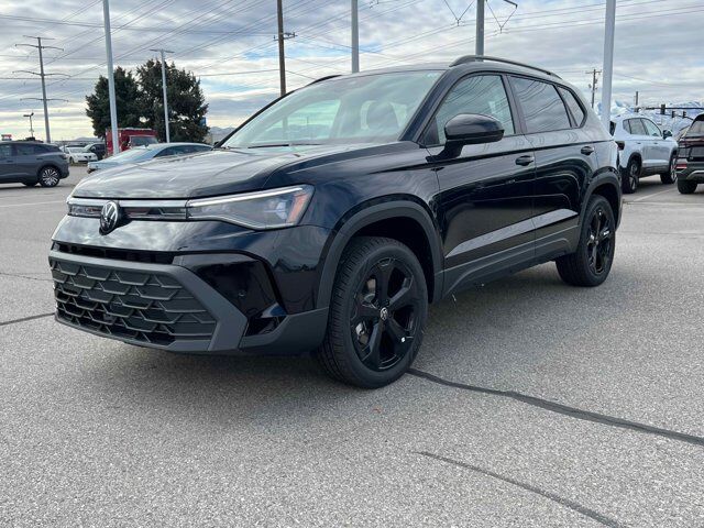 2026 Volkswagen Taos SE Black 4Motion