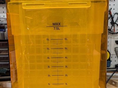 Wash and cure station for resin