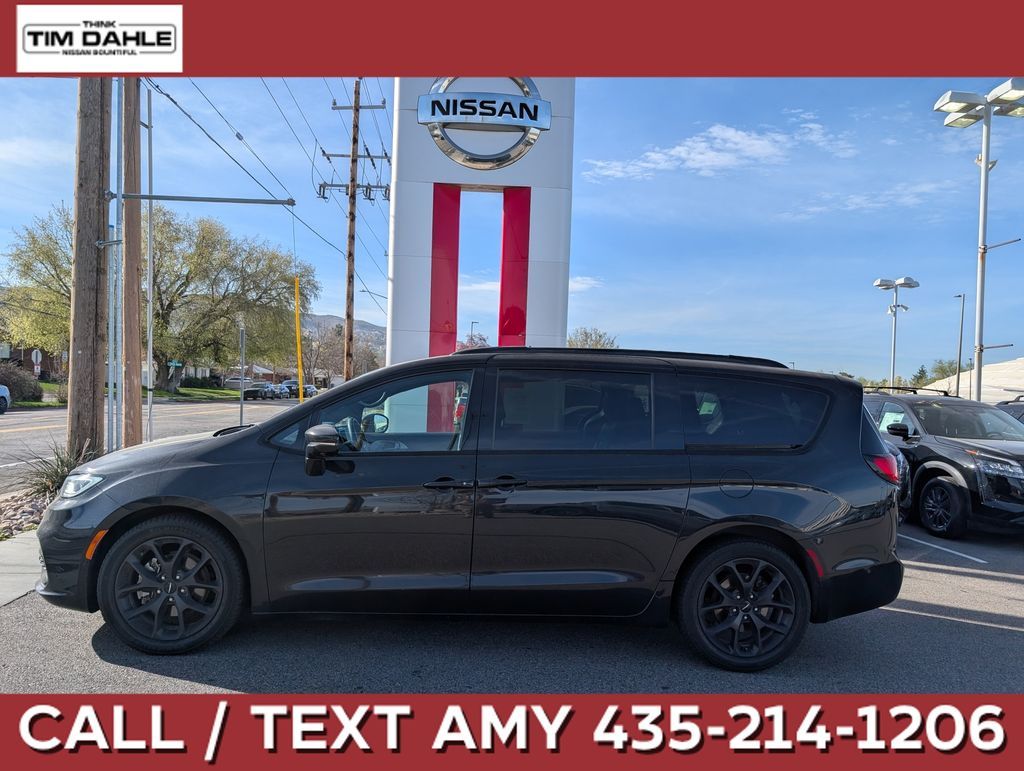 2022 Chrysler Pacifica Touring L