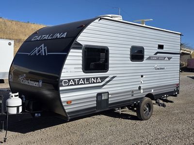 2024 Coachmen Catalina Summit – Like New, half-ton towable couples trailer