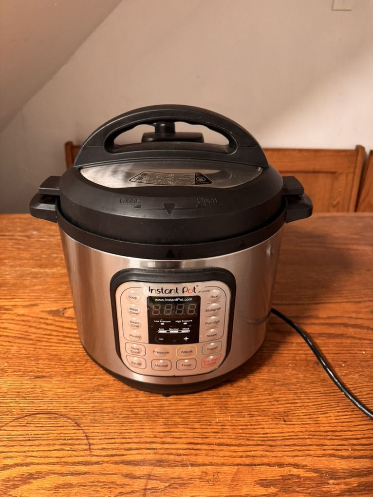 Instant Pot (Like New)