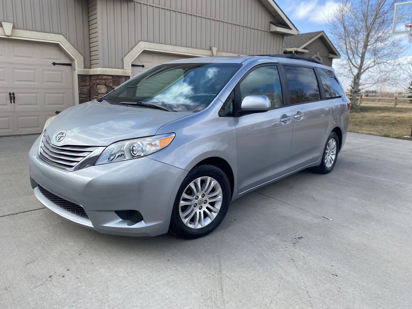 2016 Toyota Sienna XLE 8-Passenger
