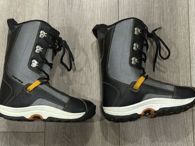 Morrow Youth Snowboard Boots SIze 4