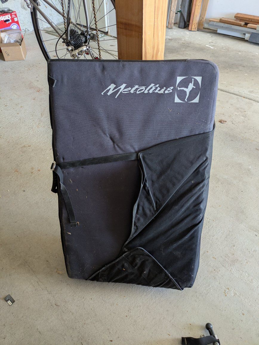 Bouldering crash pad