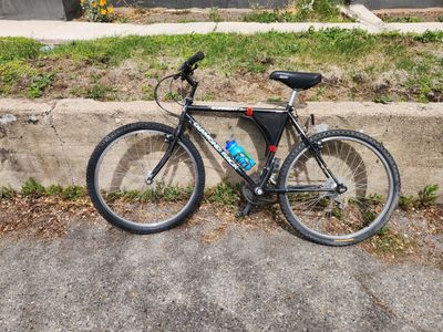 Diamond Back Sorrento mountain bike, 26-inch tires, 21-speed, tuned up works great!
