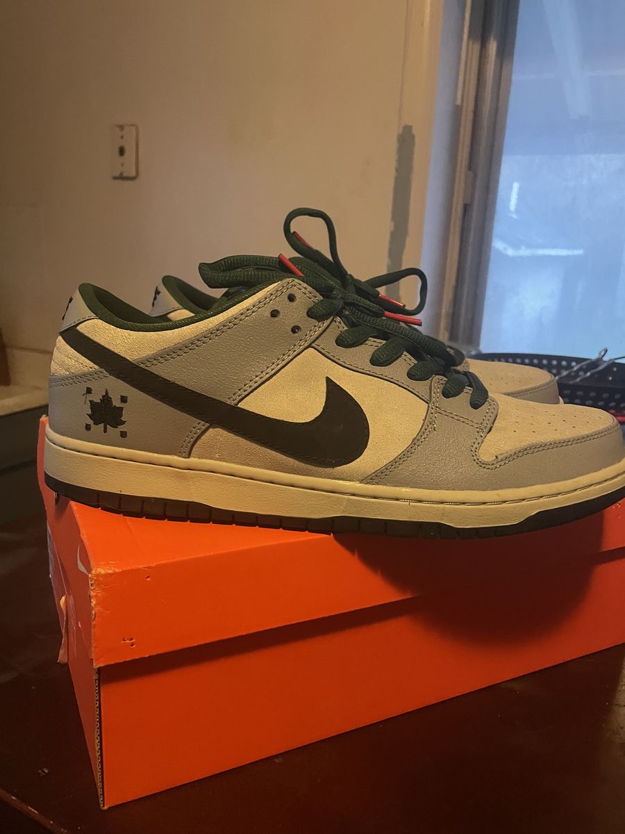 Nike SB Dunk Low Maple Leaf Central Park