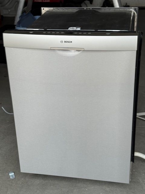 Bosch 300 Series. Seldom used. Looks brand new. Stainless Steel interior.