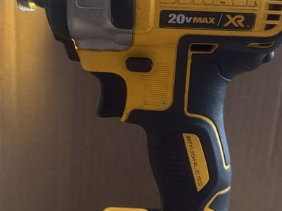 DEWALT 20V MAX XR 1/4" Brushless Cordless Impact Driver with 2Ah Battery