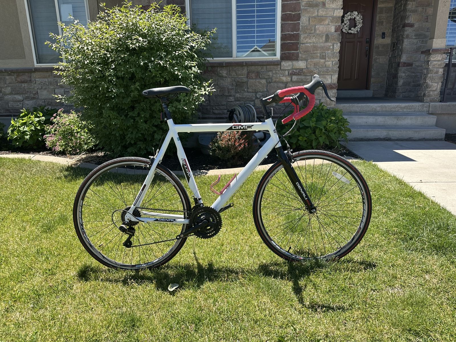 GMC Denali Road Bike with Shimano Derailleur