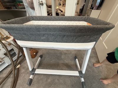 Baby Bassinet (SIMMONS)