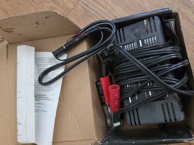 Schumacher SpeedCharge Maintainer Automatic Battery Charger SEM-1562A 1.5A 6/12V