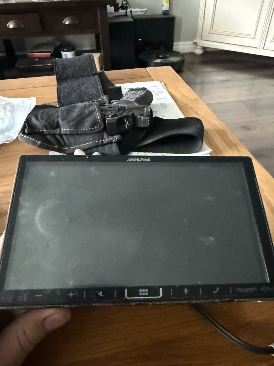 Alpine iLX 407 7” touch screen head unit. Apple/Android car play, Sirius XM, HD Radio ready