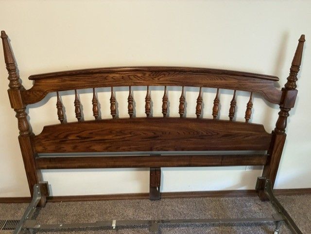 King Oak Headboard w/Bed Frame