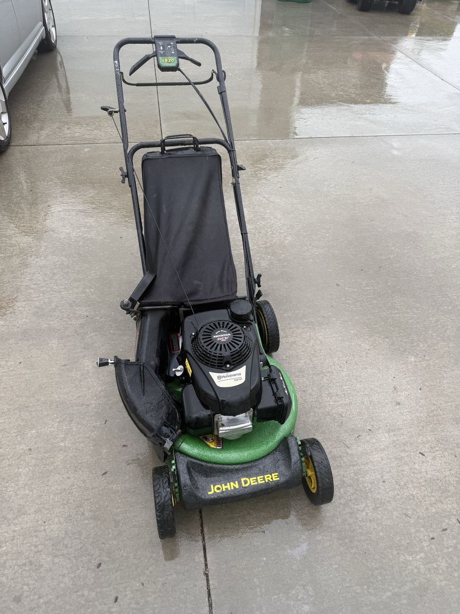 John Deere JS20 lawn mower
