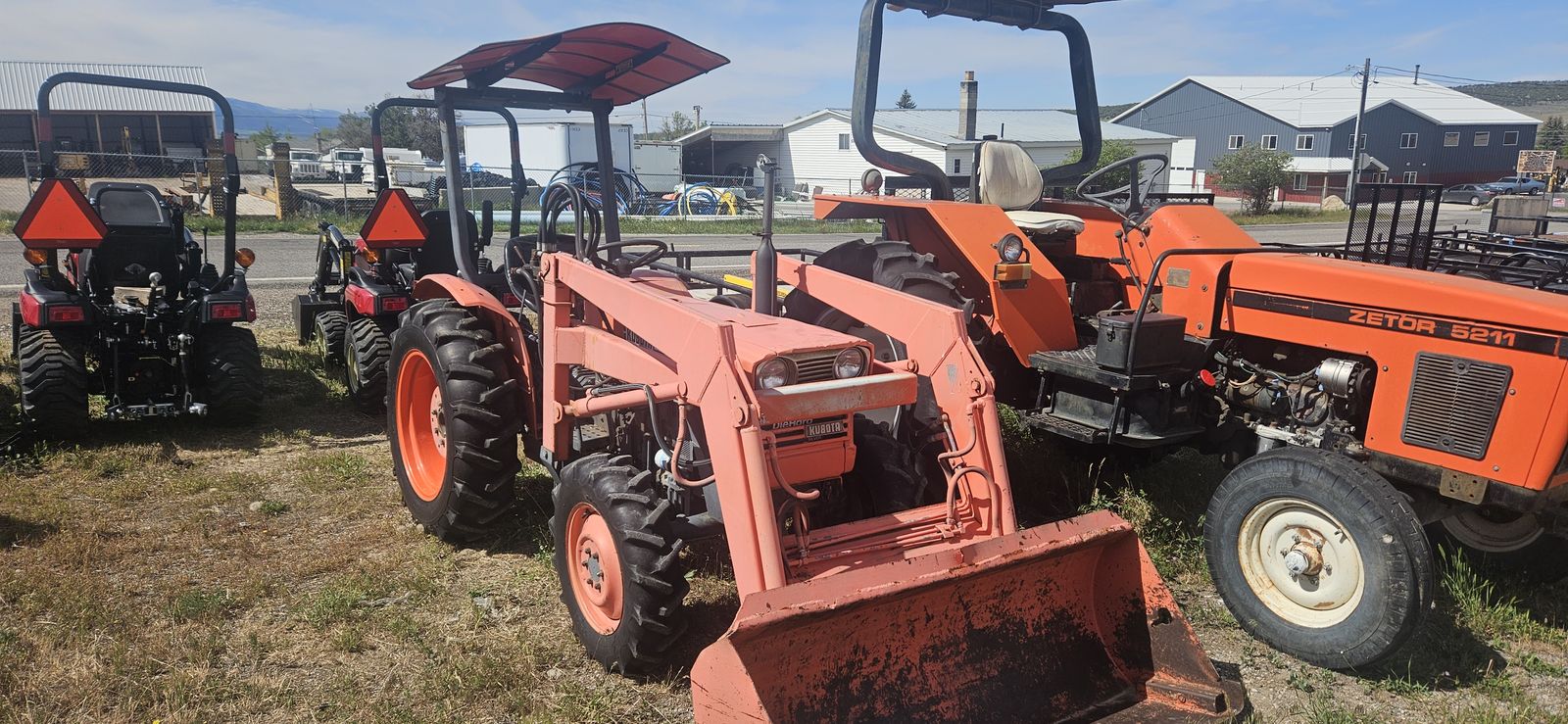 Kubota L245 w/loader