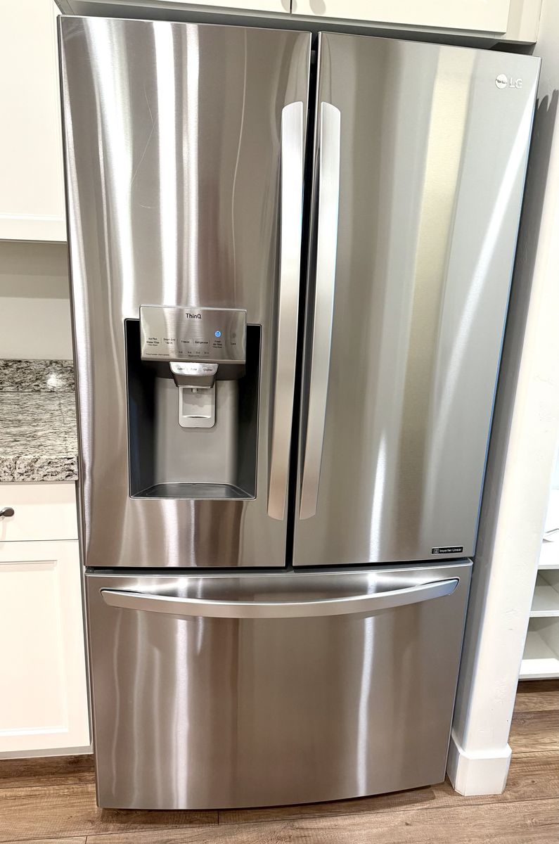 GREAT CONDITION - ThinQ LG Refrigerator 24 cu. ft. Smart Counter-Depth