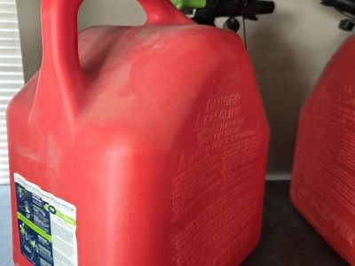 Scepter SmartControl 5 Gallon Red Gasoline Container Gas Can w/ Spill-Proof Spout
