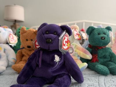 88 New 1990’s Beanie babies with tags and protectors