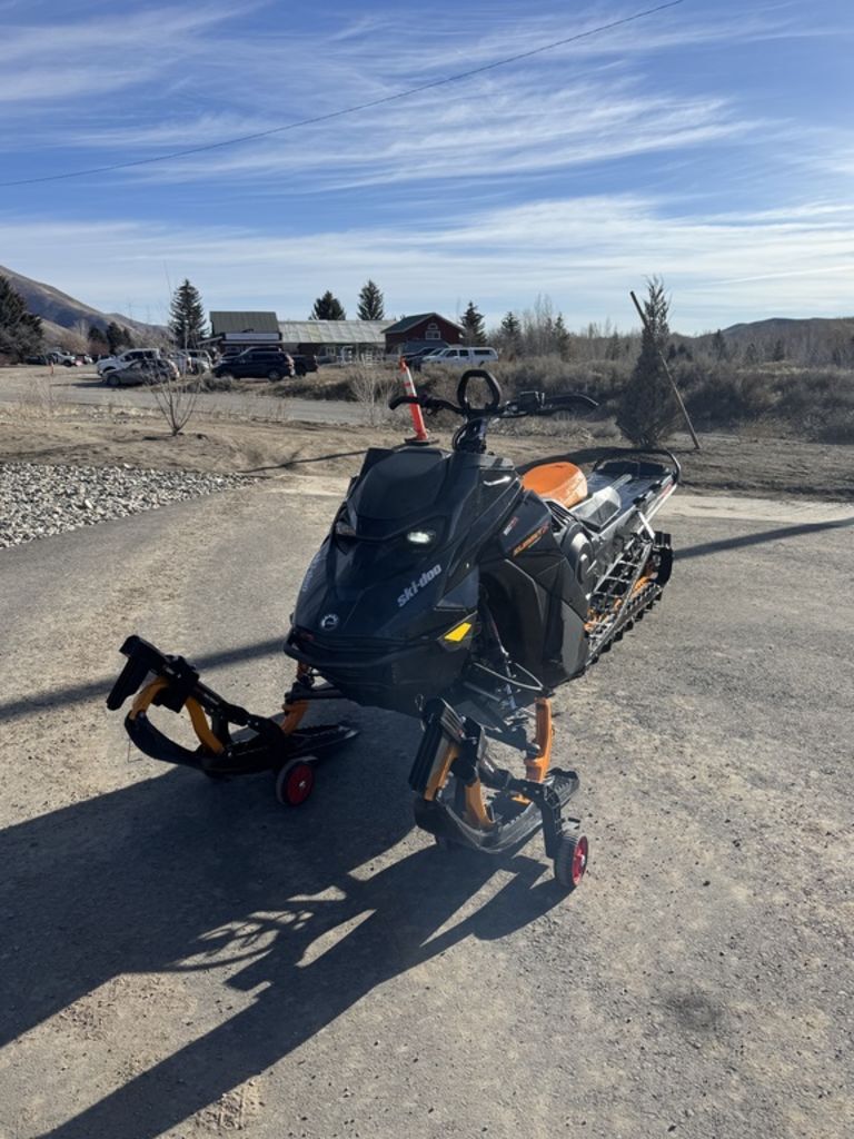 2024 Ski-Doo Summit® X® with Expert Package Rotax® 850 E-TEC 165 S_Level 4.5 in.