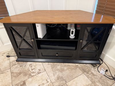 Corner TV hutch $150