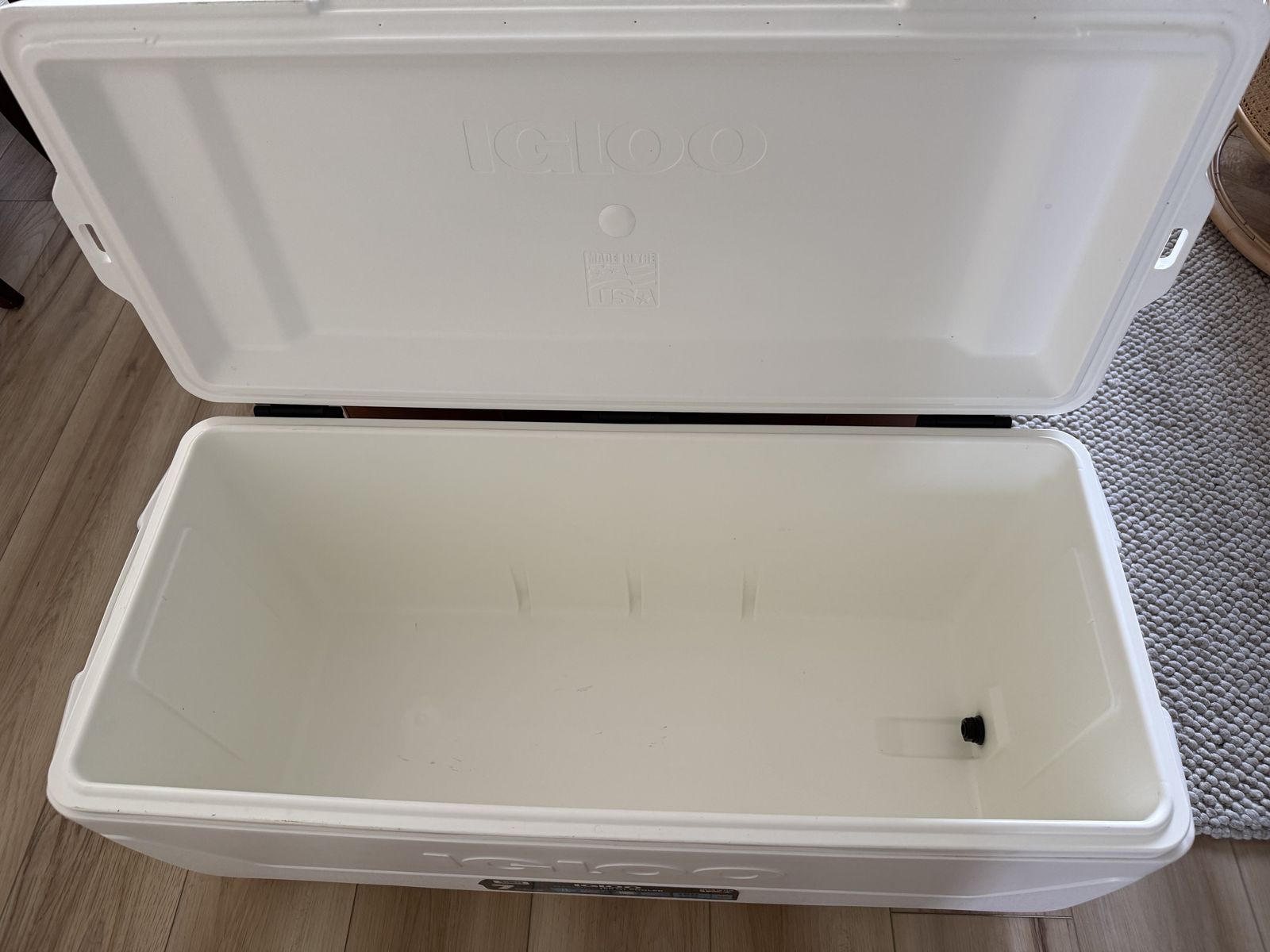 Igloo MaxCold 150 QT. Cooler