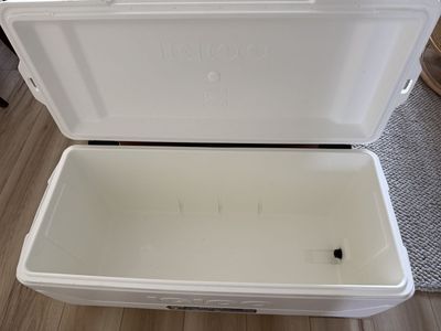 Igloo MaxCold 150 QT. Cooler