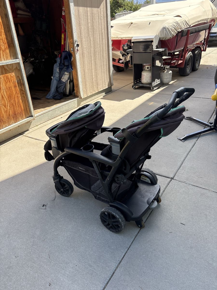 Graco Modes Duo Double Stroller - Versatile Seating Options