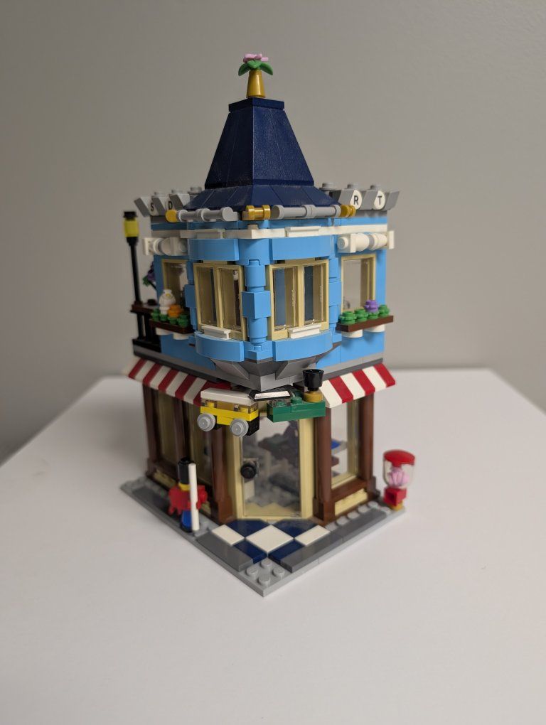 LEGO Townhouse Toy Store & Townhouse Pet shop and Cafe 