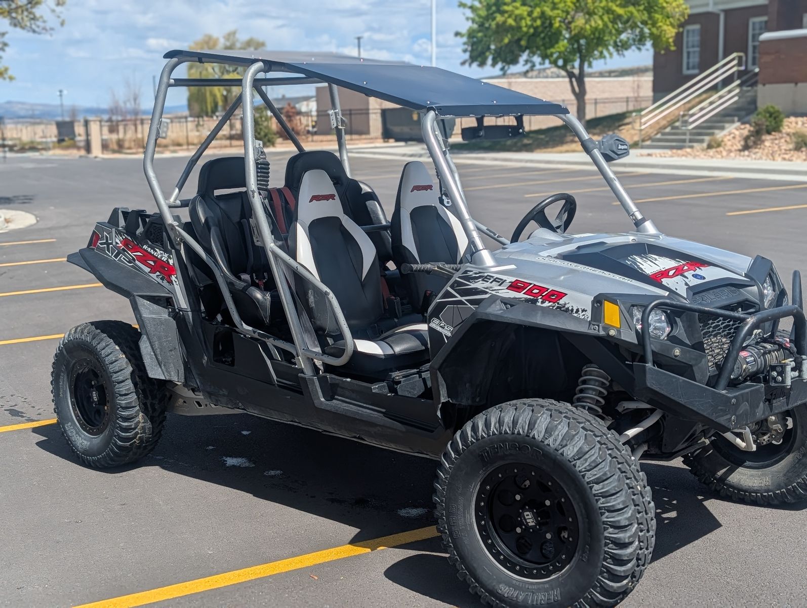 Polaris Razor 900