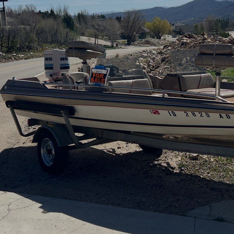 Emaculate 1984 Batliner Bass Boat