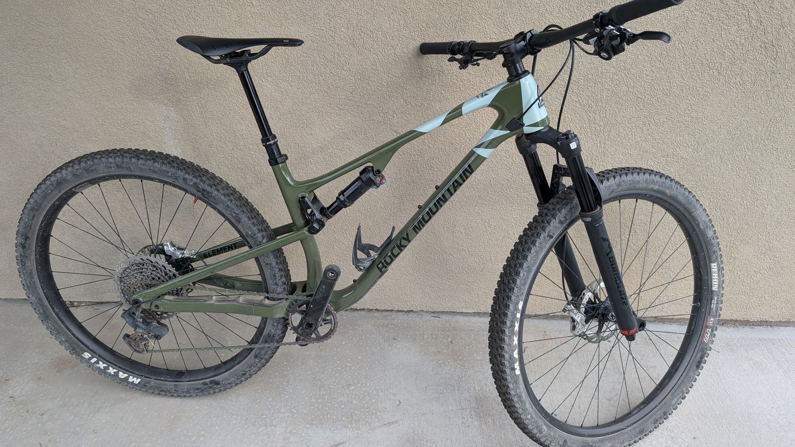2023 Rocky Mountain Element - Lightweight Build