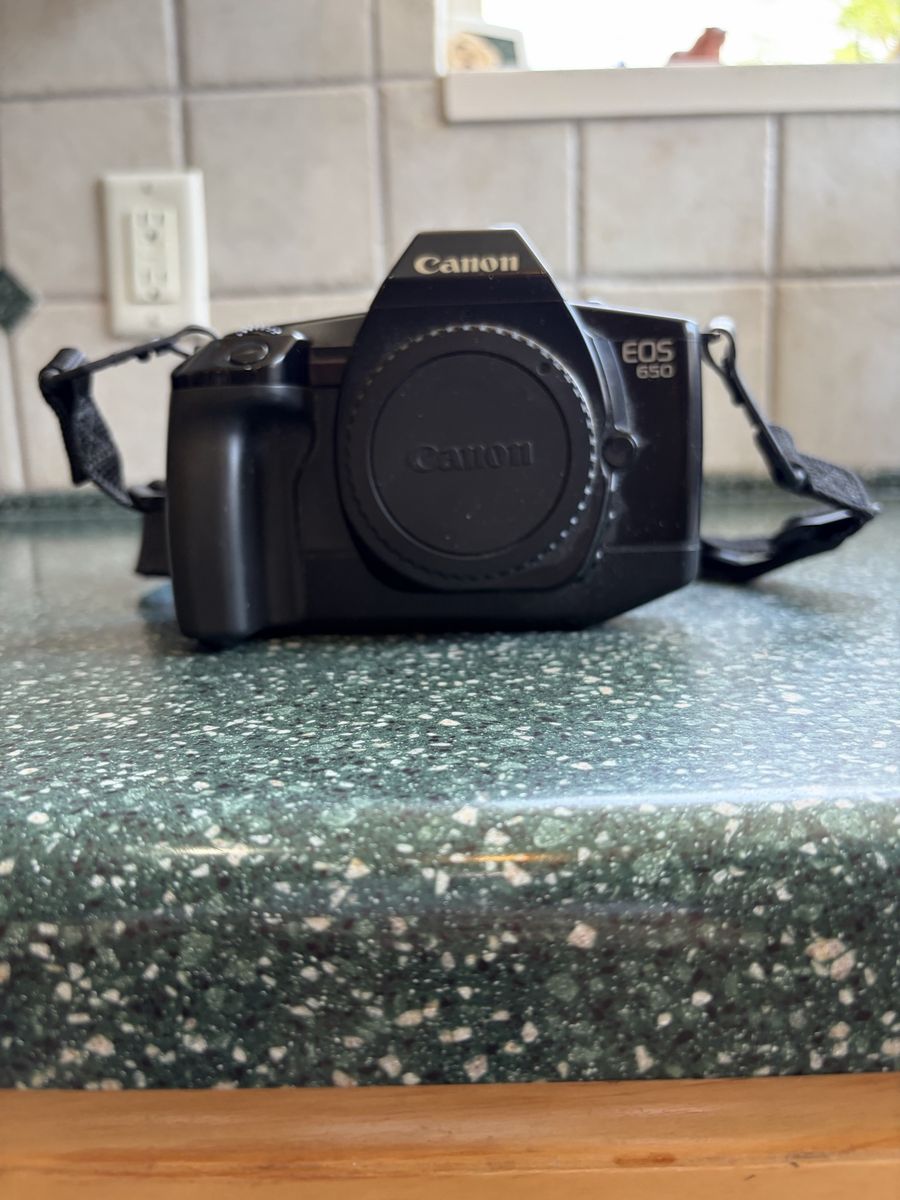 Canon EOS 650 35mm SLR Film Camera Body with Strap & Body Cap