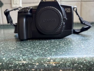 Canon EOS 650 35mm SLR Film Camera Body with Strap & Body Cap