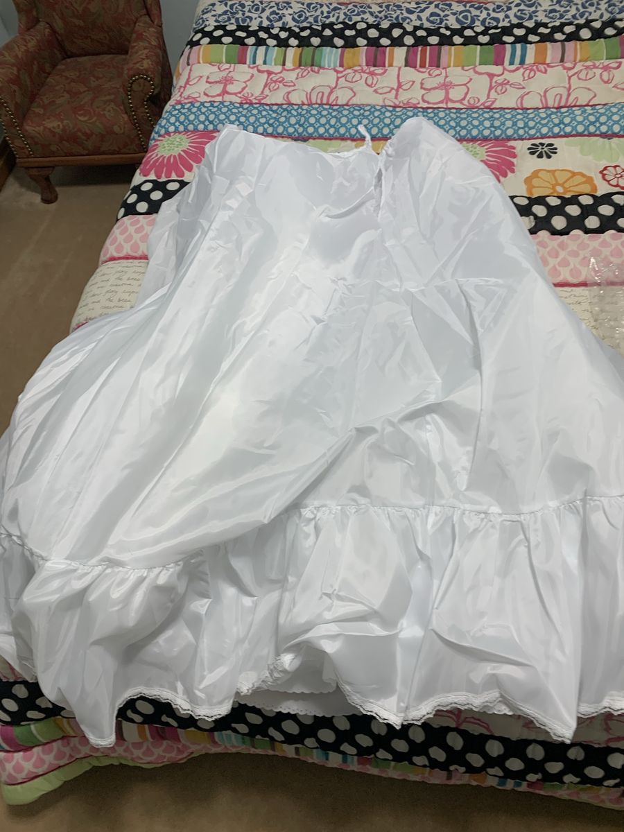 Petticoat or underskirt to make dress fuller